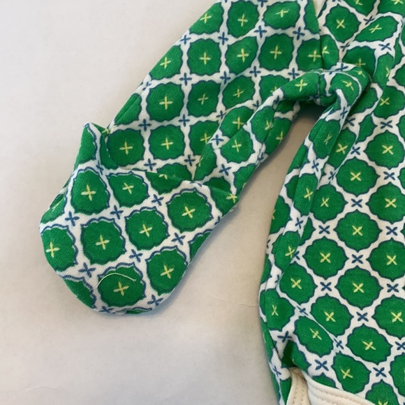 Made in Canada onesie - Picture 3 of 5